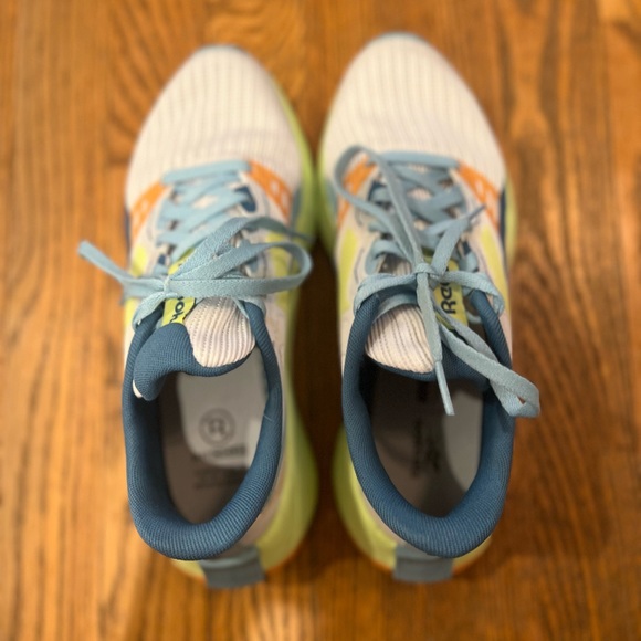 Reebok 2C Energen Tech Plus Energy Glow running shoes. - Picture 2 of 4